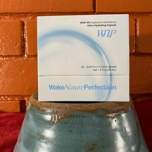 WNP 3% Hyaluronic Acid Serum - White and Blue